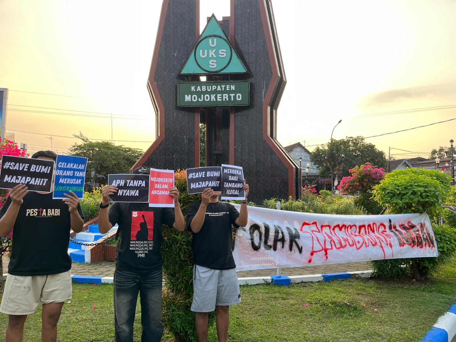 Refleksi Kemerdekaan RI ke-81, PMII Mojokerto Gelar Aksi Tolak Tambang Ilegal di Tugu UKS